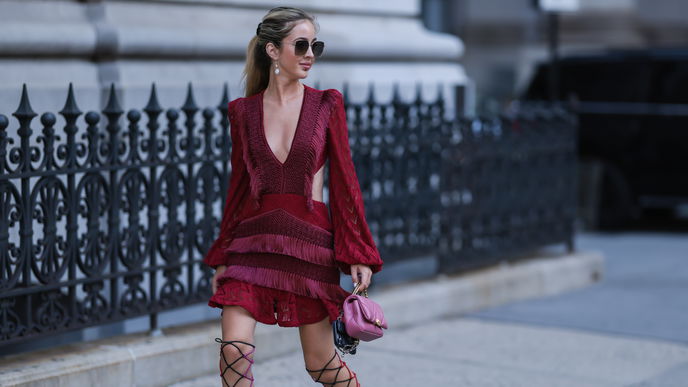 Winter-Trend 2022: Little Red Dress? Vermeide diese 3 Fehler beim roten It-Piece