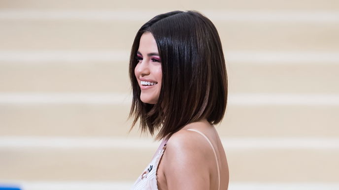 Weniger ist mehr! Selena Gomez verrät ihre Make-up-Routine für den Frühling