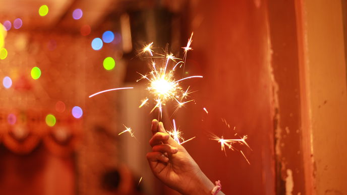 Böllern mit Bedacht! Diese 5 gefährlichen Fehler solltest du in der Silvesternacht vermeiden