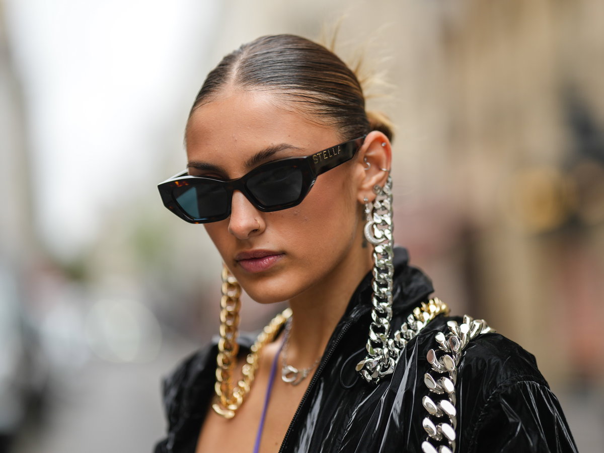 Frau mit Sleek Bun