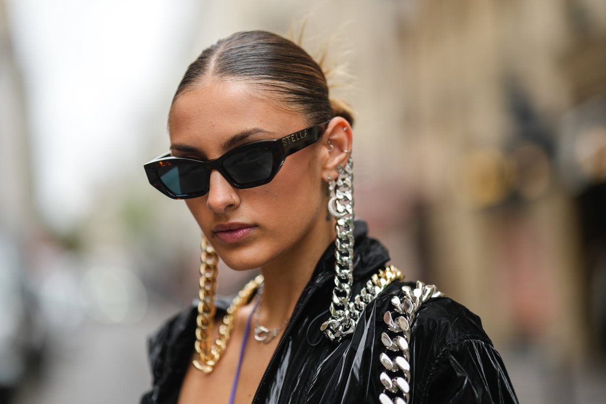 Frau mit Sleek Bun