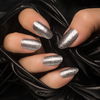 Du suchst noch nach Inspiration für deine Fingernägel? Mit “Sparkle Nails” liegst du genau richtig!