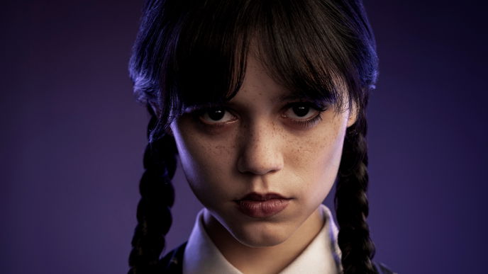 Lippen wie "Wednesday": Seit dem Netflix-Hit sind wir verrückt nach diesem Lippenstift