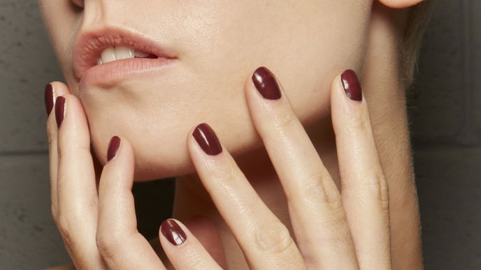 Edle Fingernägel zu Weihnachten! Diese 3 Nagellackfarben lassen dich an Heiligabend glänzen