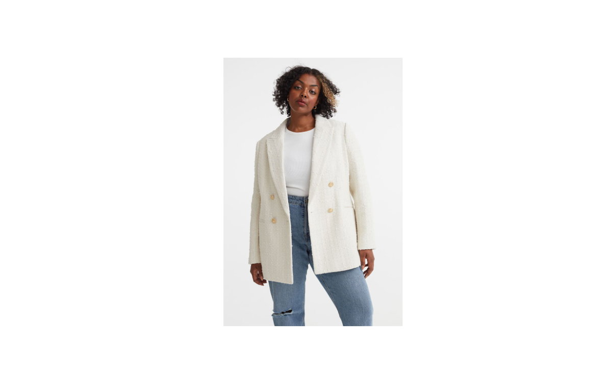 Frau trägt Blazer