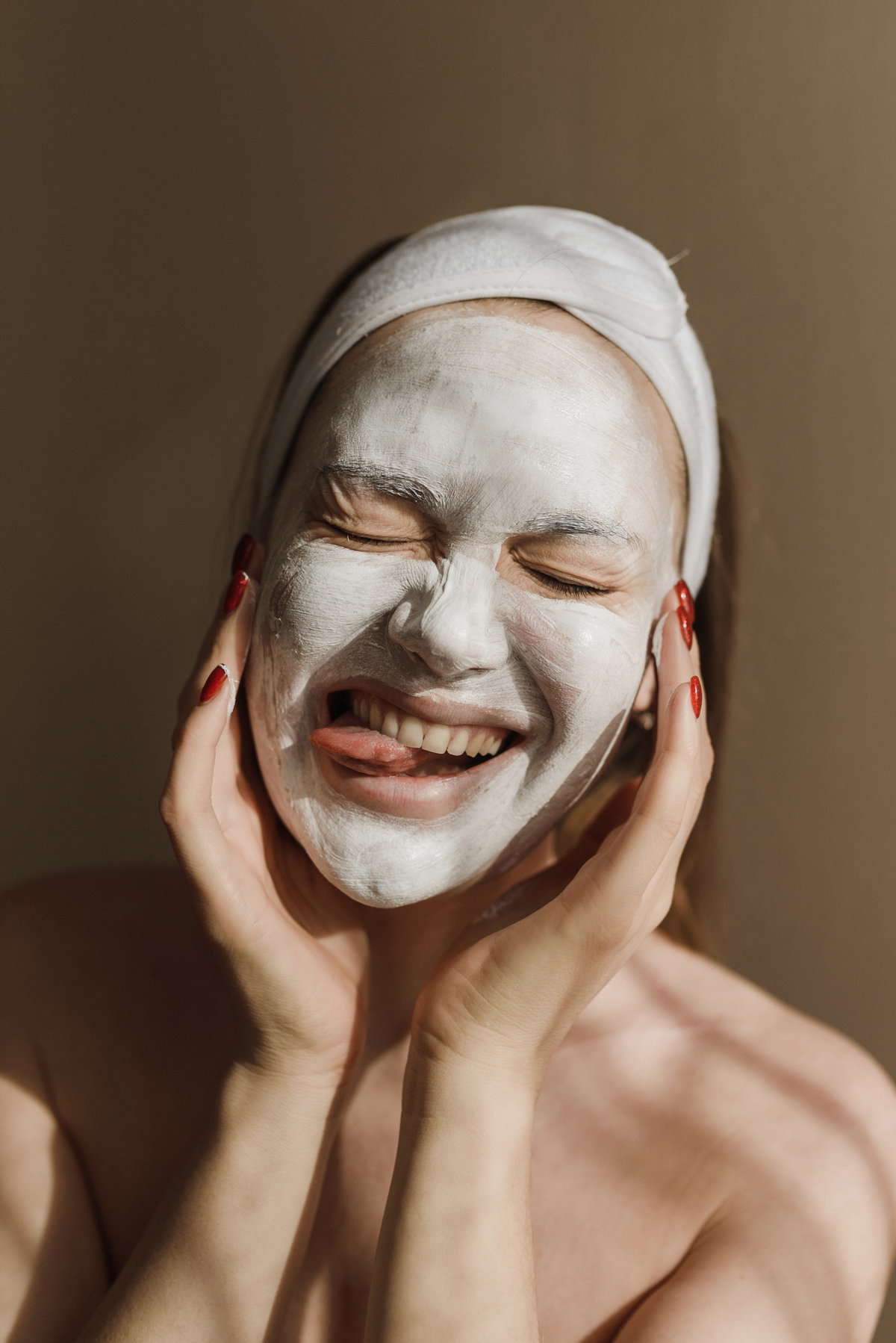 Frau mit Gesichtsmaske