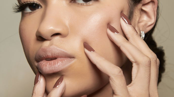 Der elegante Alltags-Look für die Fingernägel: So schön sind "Chocolate Milk Nails"