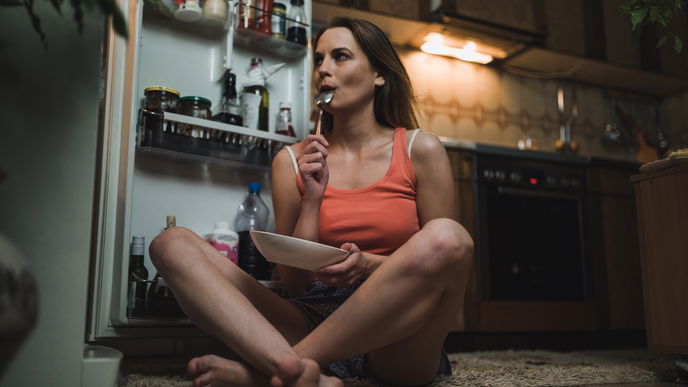 5 Gründe, warum du in der Nacht Hunger bekommst – und was dagegen hilft