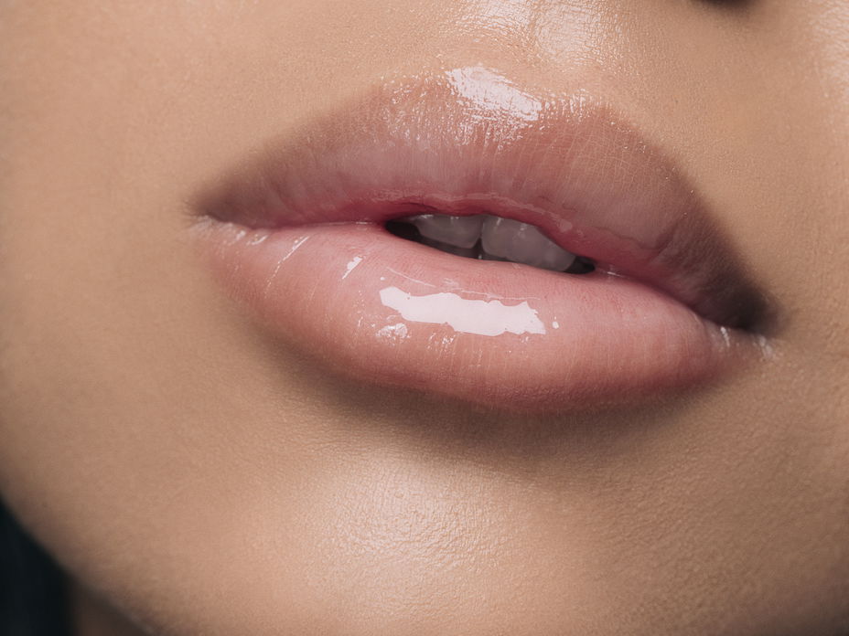 Lipgloss auf den Lippen