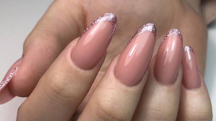 Das Upgrade für deine Fingernägel: So zauberst du dir "Lipgloss Nails"