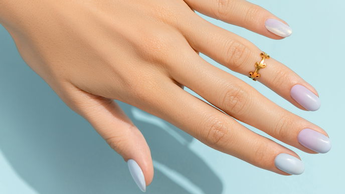 Breite Nägel? Mit diesem schnellen Nagellack-Trick wirken deine Finger schmaler