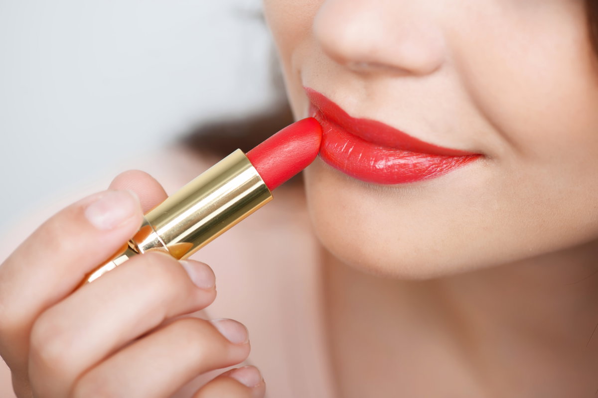 Lippenstift auftragen