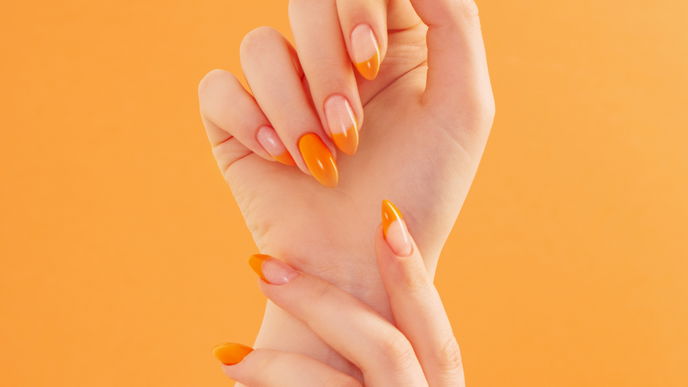 Mood Booster: Fingernägel mit "Spring Tips" Nageldesign läuten den Frühling ein