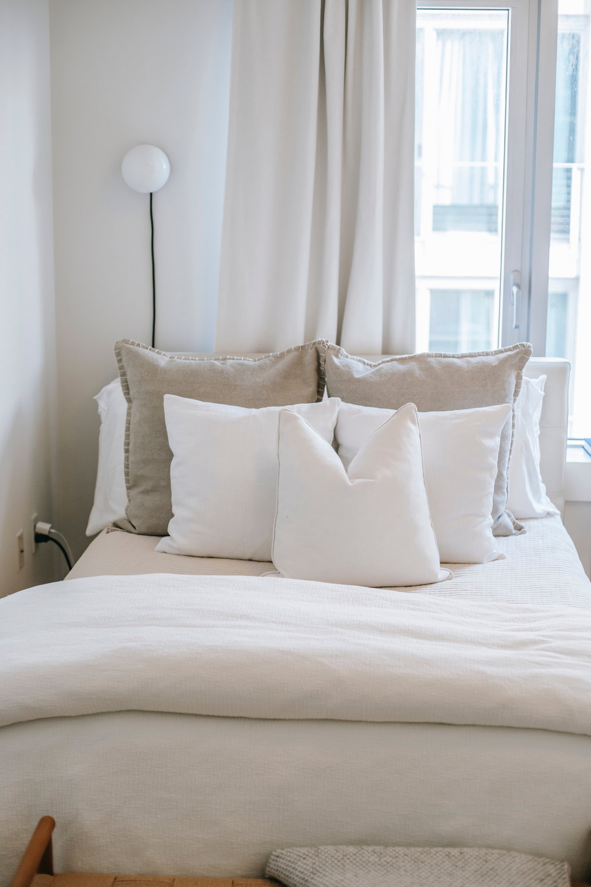 Großes Bett im kleinen Zimmer