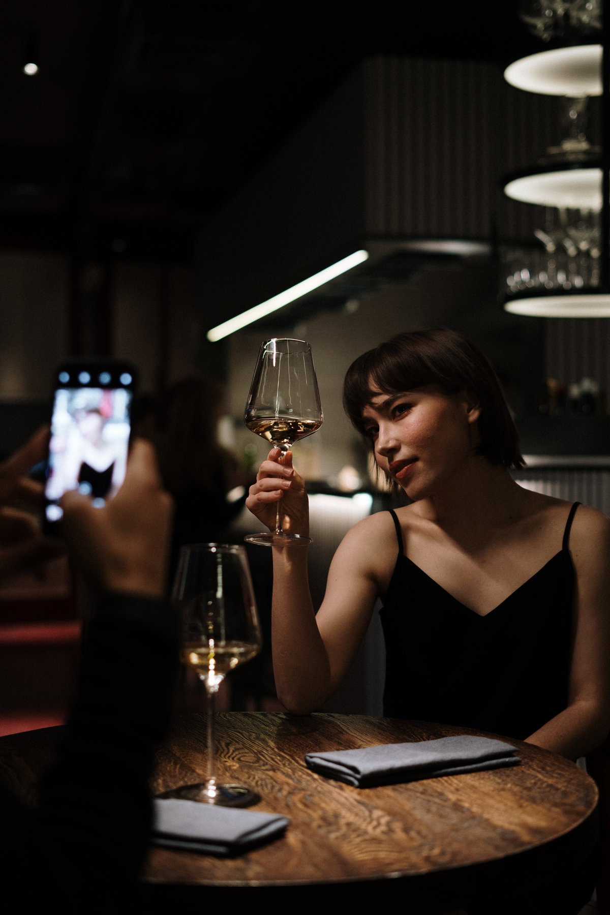 Frau bei einem Date