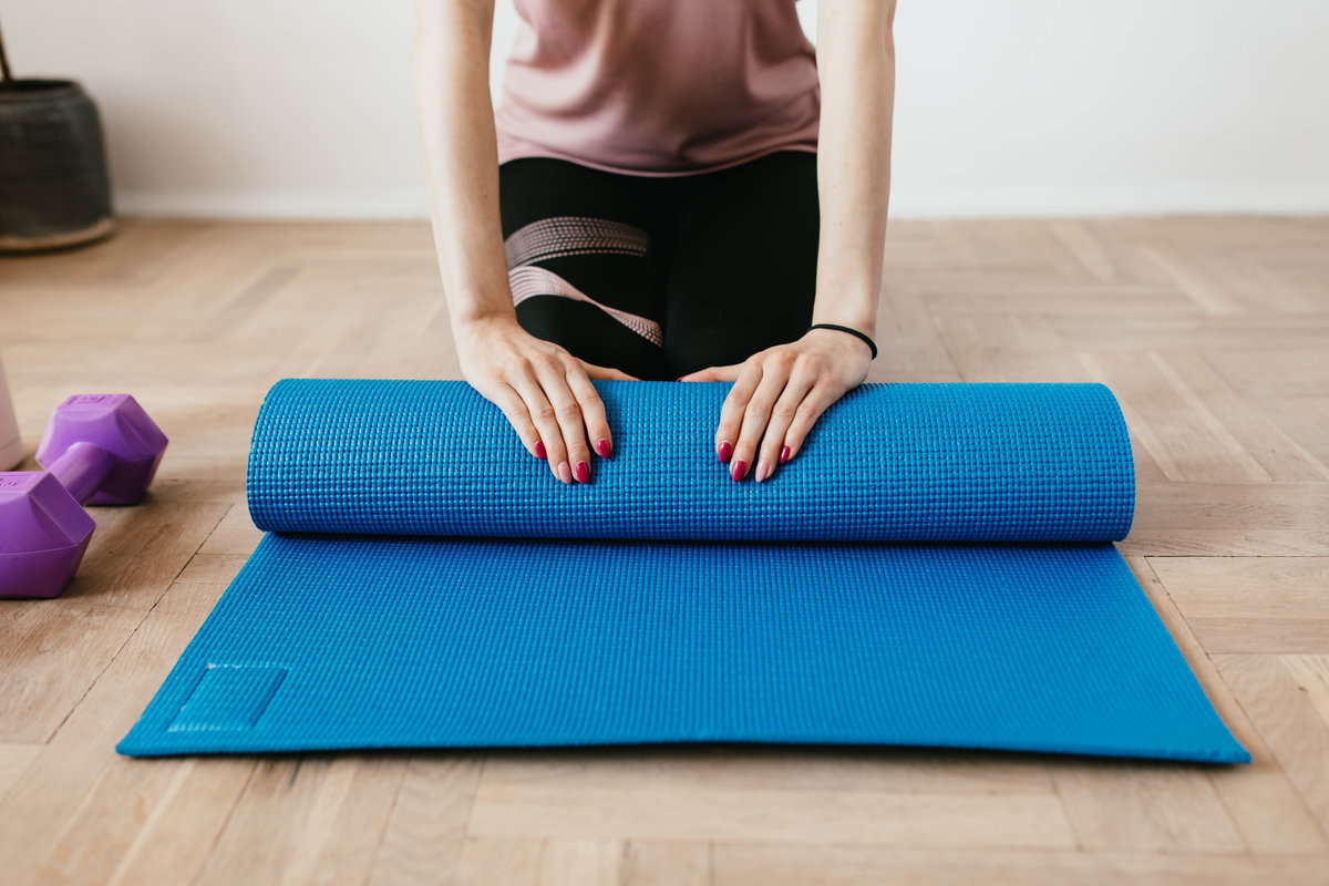 Yogamatte einrollen