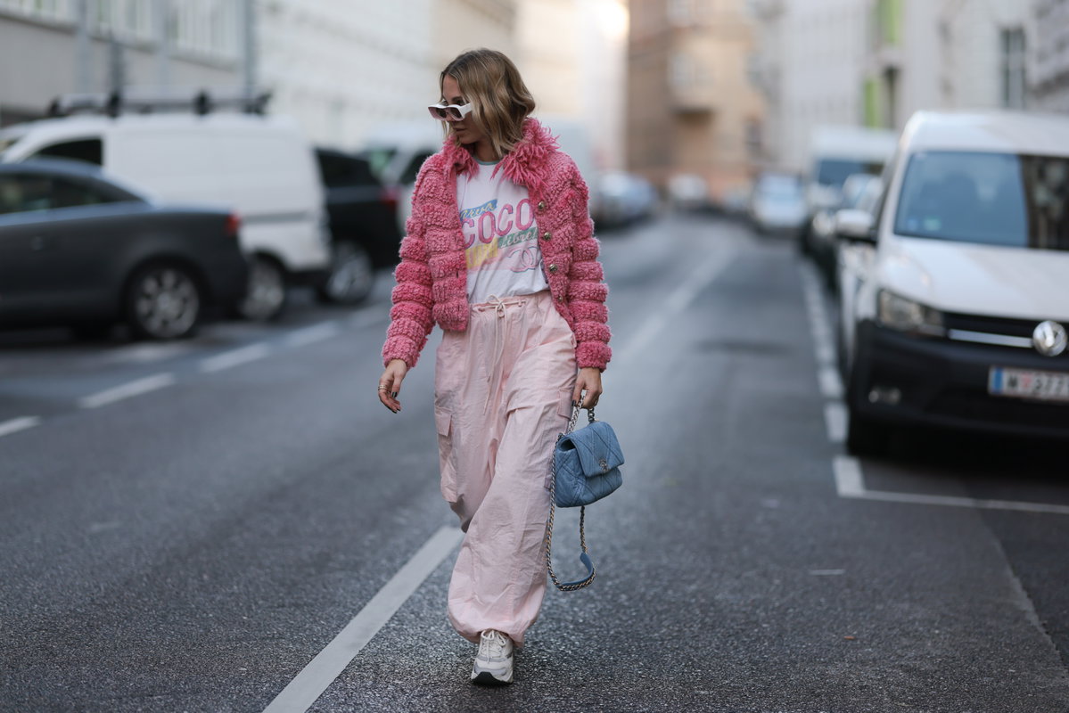 Karin Teigl Outfits