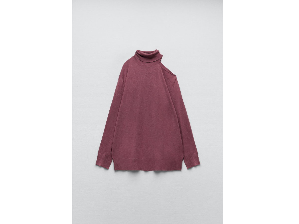 Pullover mit hohem Kragen und Cut-Out an der Schulter von Zara