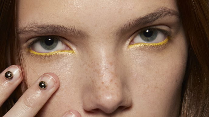 Eyeliner mal anders: Darum tragen wir unseren Lidstrich jetzt verkehrt herum