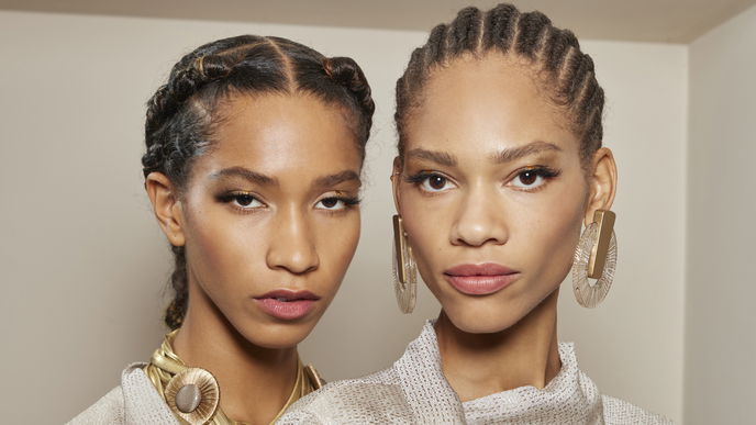 Frühlingsfrische Wangen! So funktioniert der Make-Up Trend "Mid-Tone Blushing"