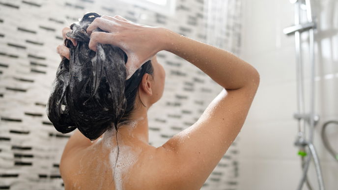 Gewusst? Um DIESE Uhrzeit solltest du deine Haare waschen