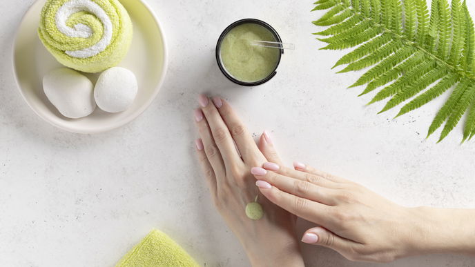 Handpeeling selber machen: 3 DIY-Rezepte für seidig weiche Hände