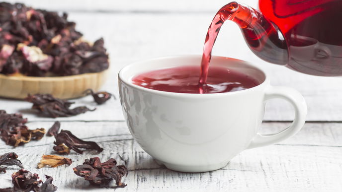 Hibiskustee: Diese positive Wirkung hat er auf deinen Körper