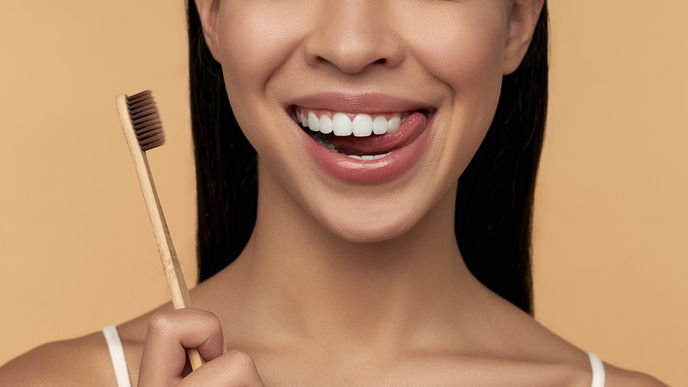 Zähne aufhellen leicht gemacht: Mit diesen Methoden klappt das Zahnbleaching