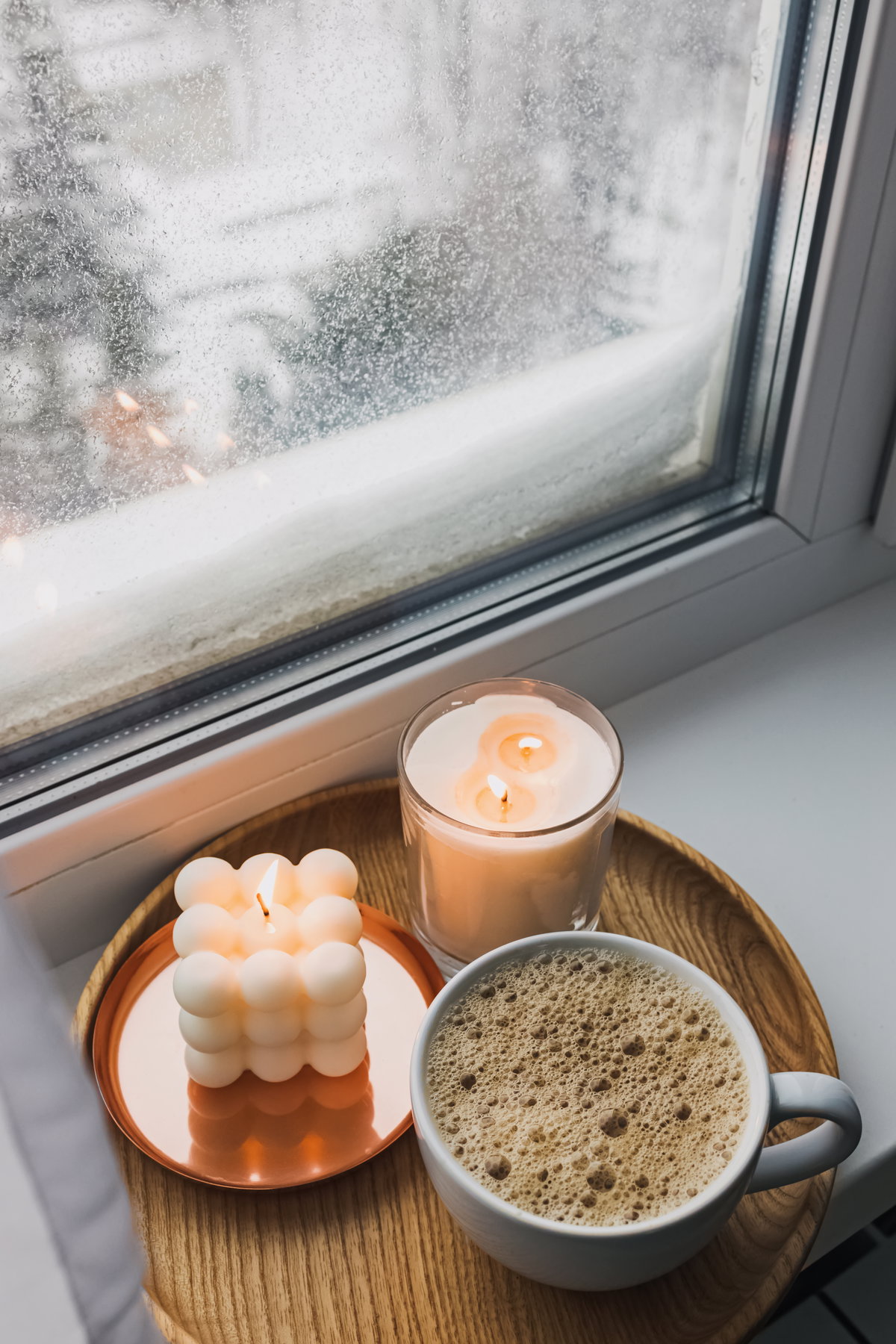 Bubble Kerze vor dem Fenster