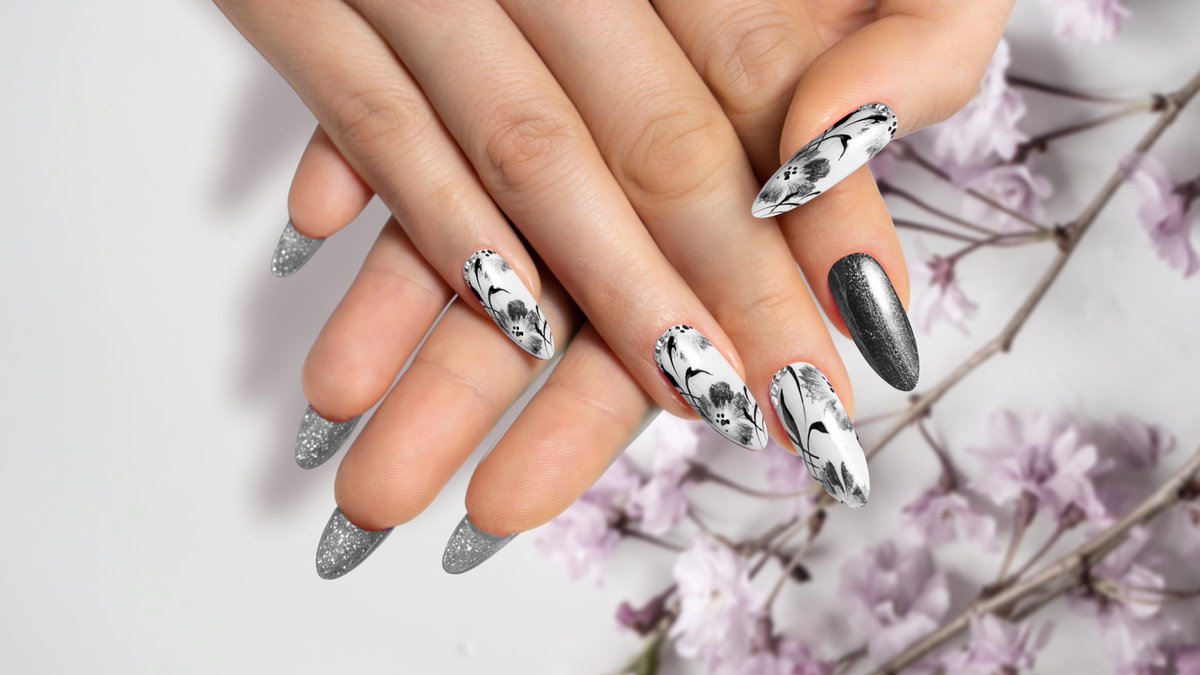 Blumenmuster Nageldesign