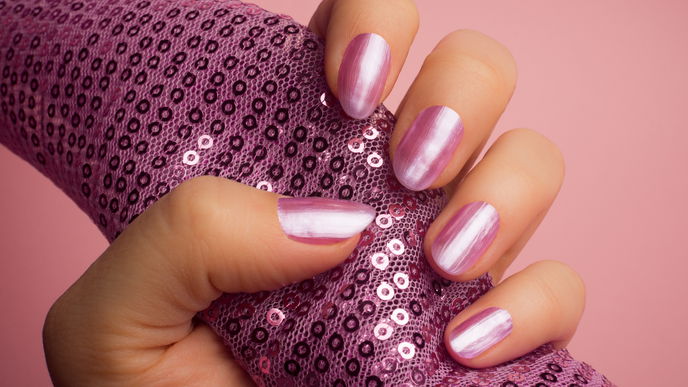 Strahlend schön! "Shiny Nails" setzen deine Hände diesen Sommer perfekt in Szene