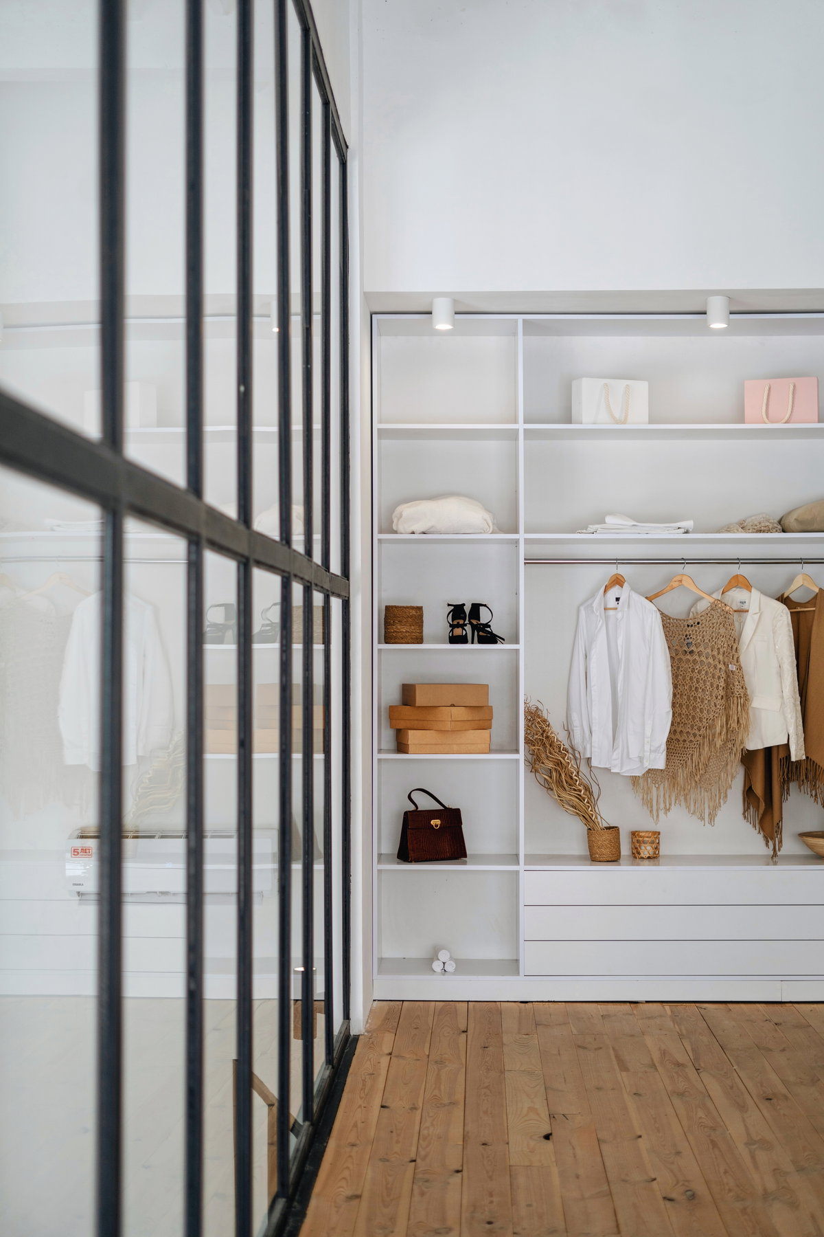 Minimalistischer Kleiderschrank