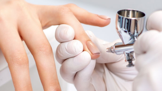 Zart besaitet: "Blurry Airbrush Nails" ist die Maniküre, die im Frühling einfach am besten aussieht