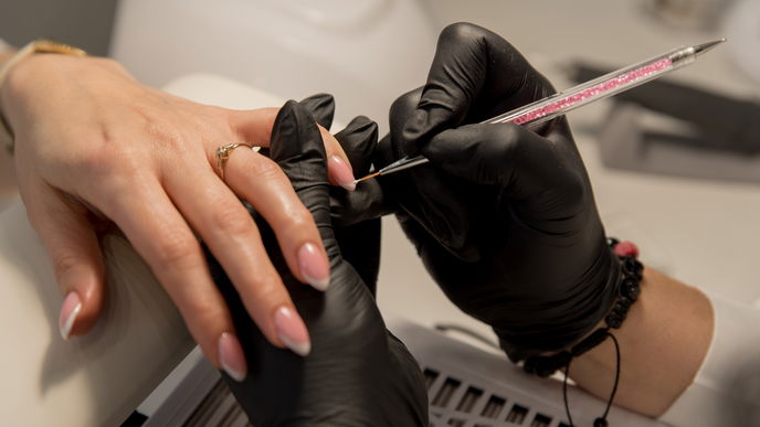 Mit Liebe zum Detail: Mit den verspielten "Coquette Nails" wirst du im Frühling zur Herzensbrecherin