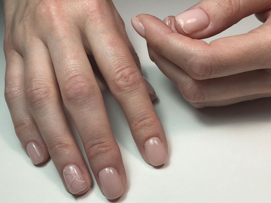 Fingernägel schlichte Maniküre