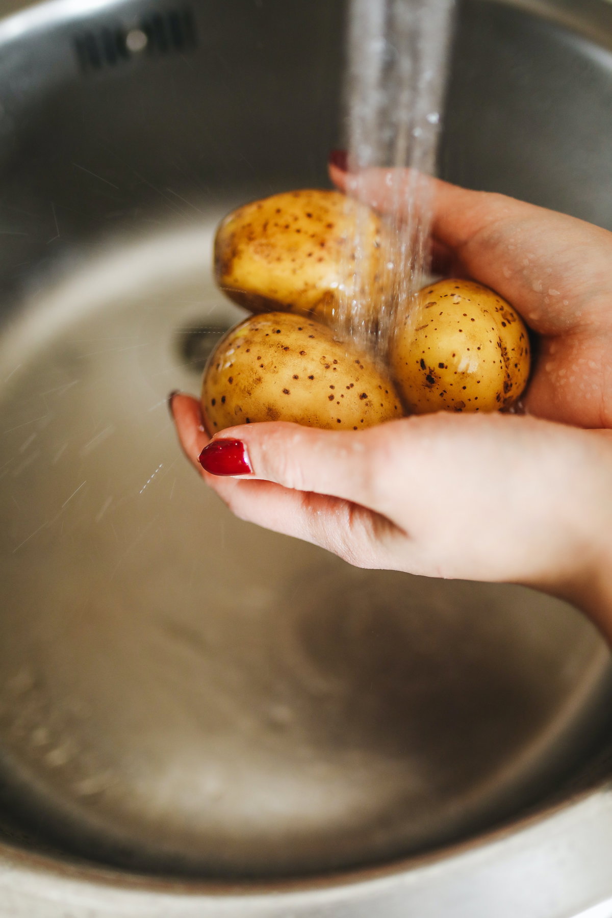 Kartoffeln waschen