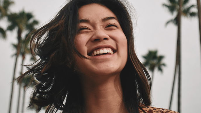 Hast du das gewisse Etwas? Hier kommen die besten Tipps für eine positive Ausstrahlung