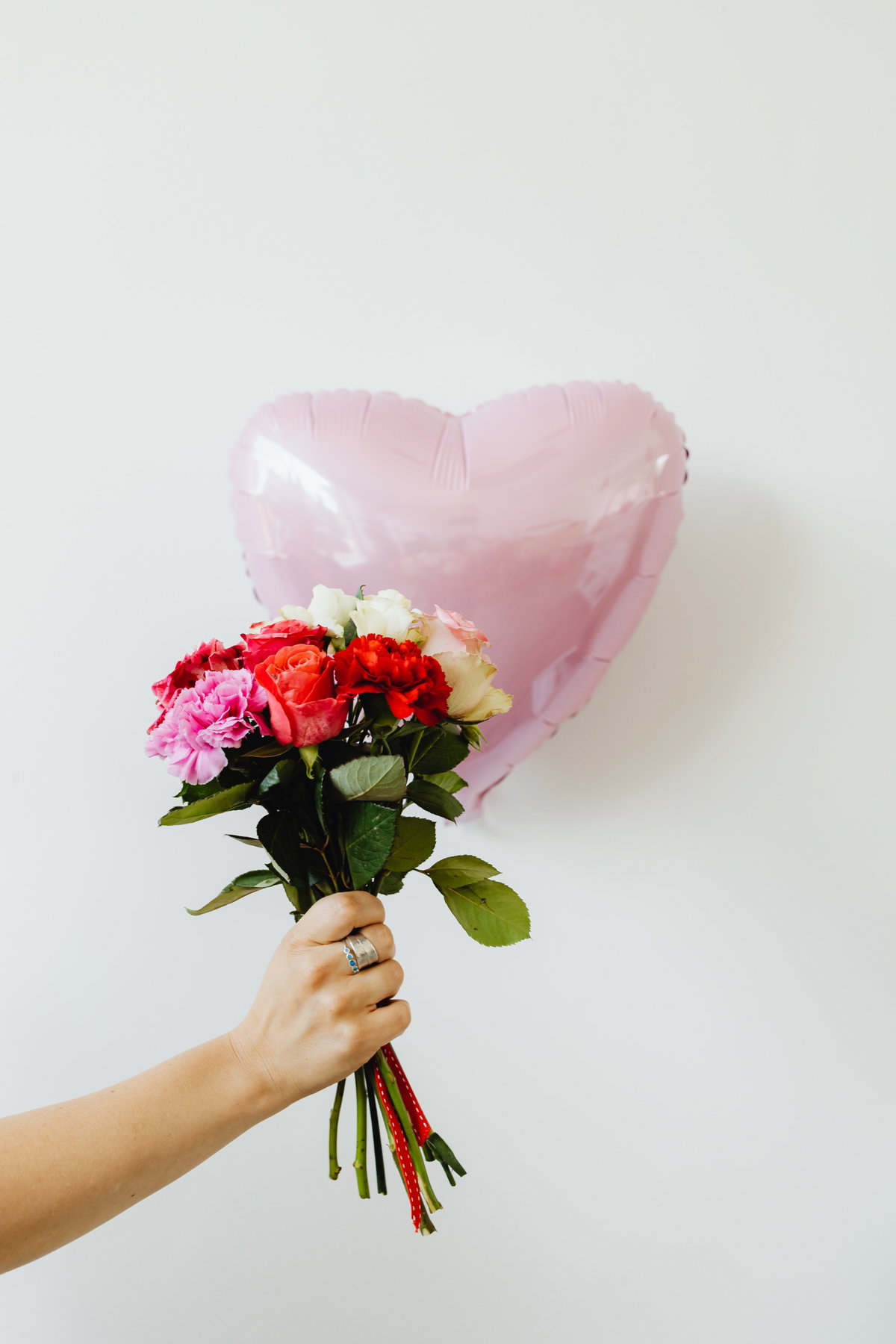 Rosen sind ein beliebtes Geschenk zum Valentinstag.