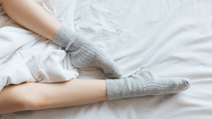 Süße Träume! Warum der Socken-Trick dir zu einem schnelleren Schlaf verhilft