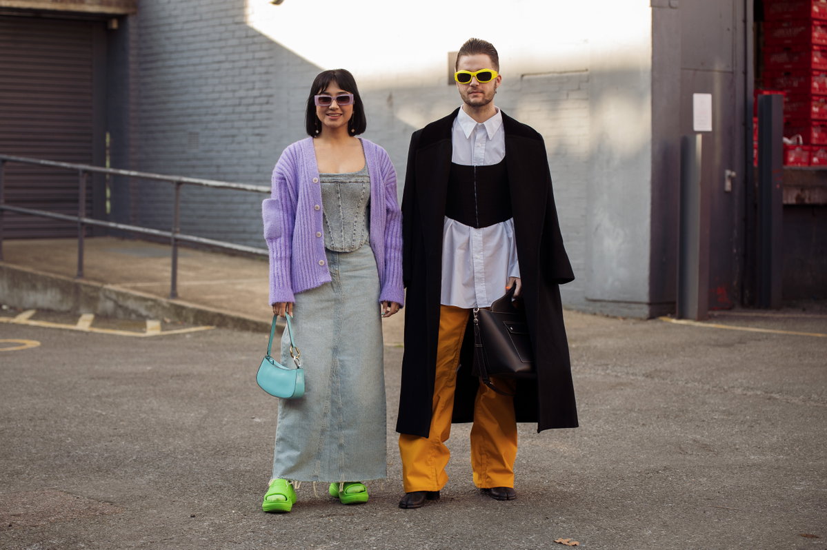 Zwei Gäste auf der Fashion Week