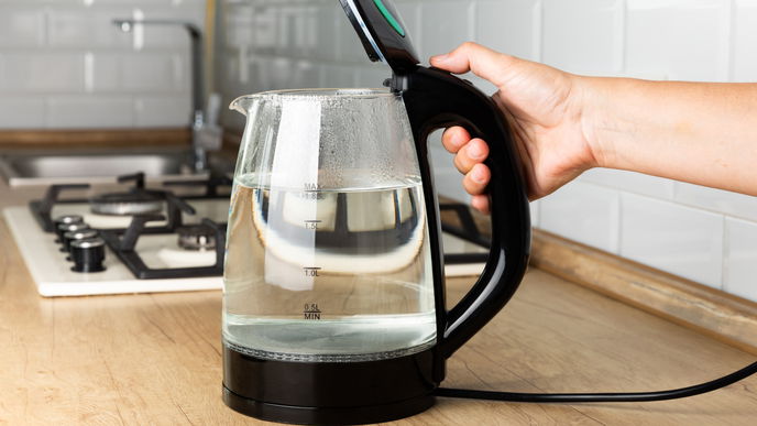Laut TikTok: Darum solltest du deinen Wasserkocher mit Spülmaschinentabs entkalken