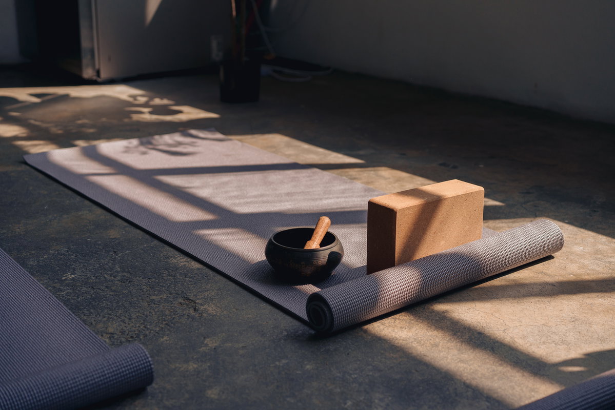 Yogablock auf Matte