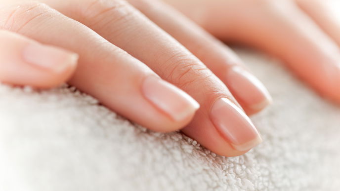 Gelbe Nägel: Mögliche Ursachen und was du dagegen tun kannst