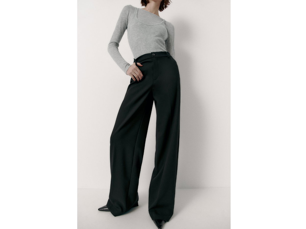 Lockere Stoffhose mit hohem Bund von Zara