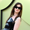 Maniküre à la Anne Hathaway: Wir holen uns jetzt die "Alien Nails" auf unsere Fingernägel