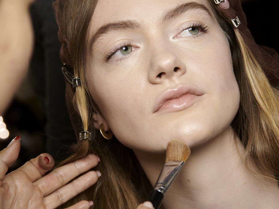Junge Frau mit Make-up