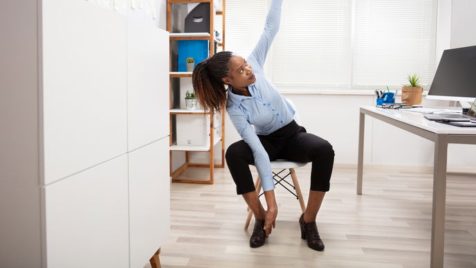 Bürogymnastik: 7 schnelle und effektive Übungen für den Arbeitsplatz