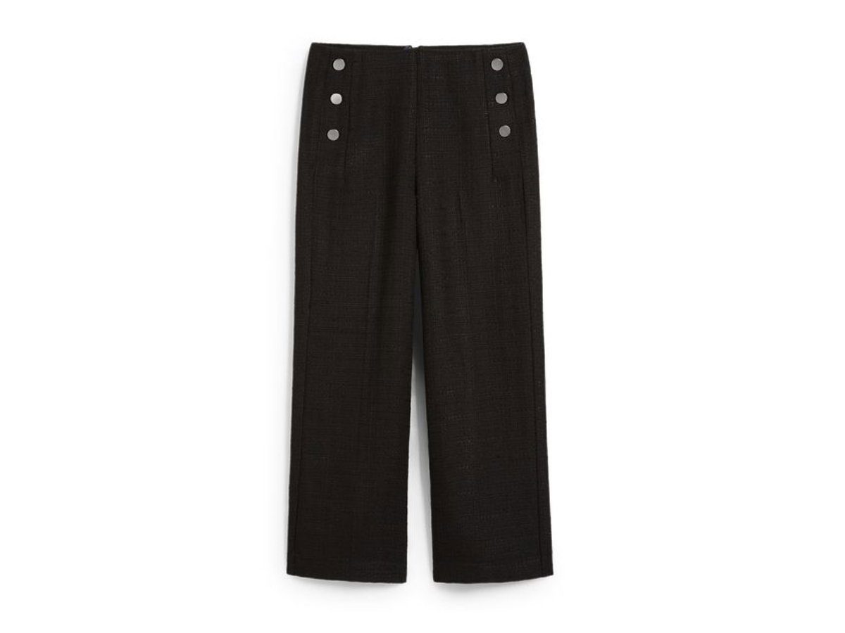 ...und zwar bei C&A! Hier kannst du die Wide Leg-Hose mit Knopfdetails für unter 40 Euro kaufen 🛒.