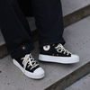 So kannst du die beliebten Chucks vielseitig kombinieren