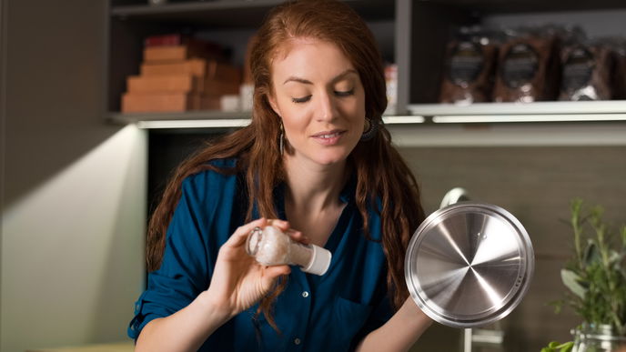 Das passiert mit weißer Wäsche, wenn du sie mit Pfeffer in der Waschmaschine wäscht